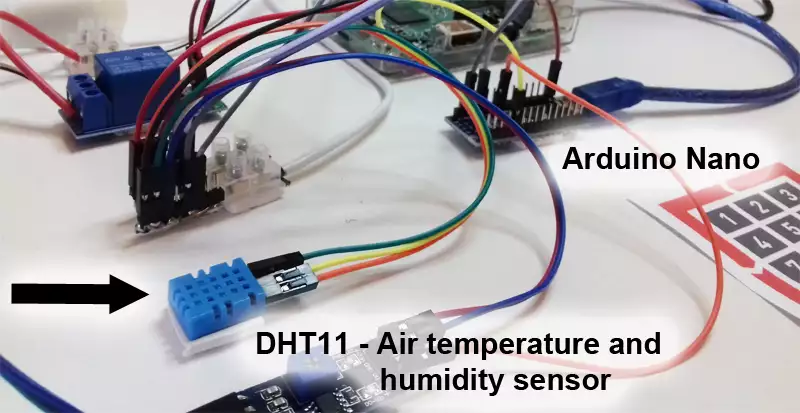 collecting air temperature and humidity from the dht11 sensor